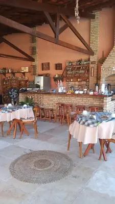 Um restaurante ou outro lugar para comer em Villa Bianca Suítes