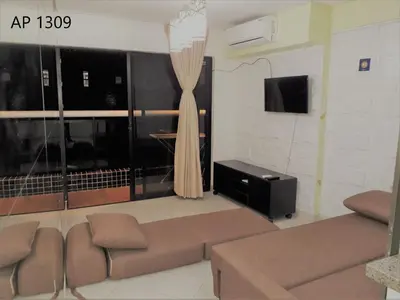 Uma televisão e/ou sistema de entretenimento em Apartamentos Landscape Beira Mar