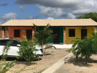 O edifício onde o parque de campismo está situado