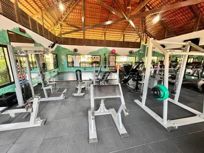 O centro de fitness e/ou as comodidades de fitness de Aquaville, pé-na-areia, lazer, 900m do Beach Park