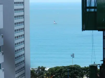 Uma vista do mar geral ou uma vista do mar a partir do apartamento