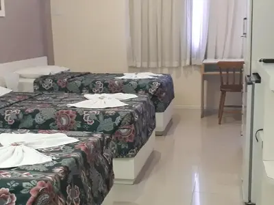 Uma cama ou camas num quarto em San Phillip Flat Hotel
