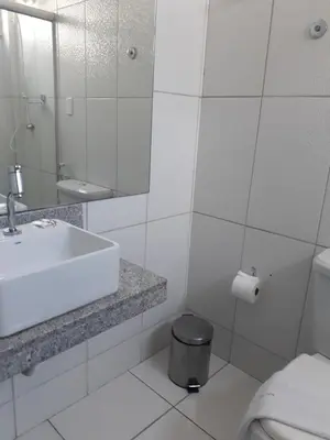 Uma casa de banho em San Phillip Flat Hotel