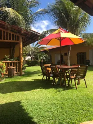 Um jardim no exterior de Pouso do Kite Pousada Flecheiras