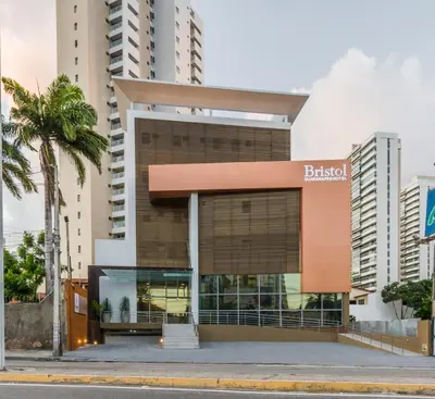 O edifício onde o hotel está situado