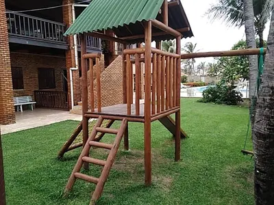 A área de jogos para crianças em Villa Orazio Prainha