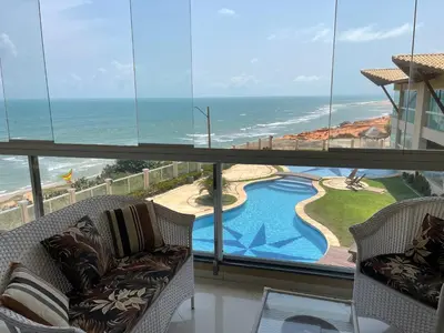 Uma vista do mar geral ou uma vista do mar a partir do apartamento