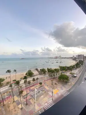 Uma vista do mar geral ou uma vista do mar a partir do apartamento