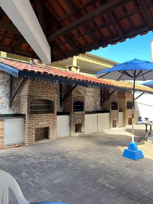 O edifício onde o apartamento está situado
