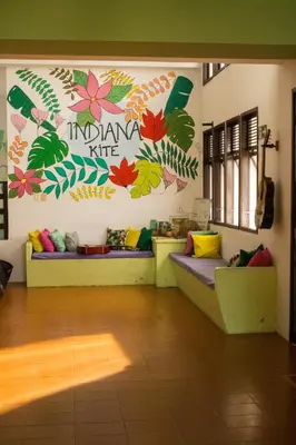 Uma área de estar em Indiana Kite school and Hostel