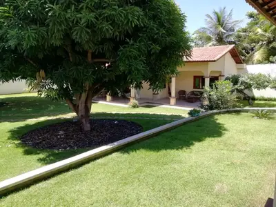 Um jardim no exterior de Pousada da Luz