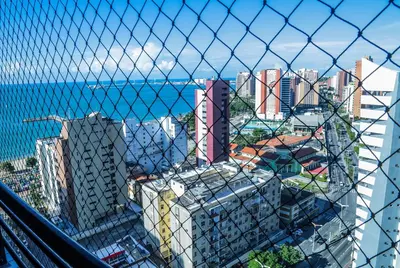 Uma vista do mar geral ou uma vista do mar a partir do apartamento
