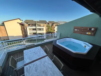 A planta de COBERTURA DUPLEX, 5 qtos, jacuzzi, vista mar, piscinas - terra maris