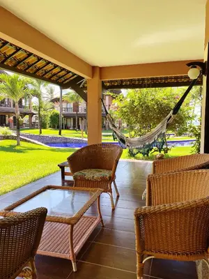 Um jardim no exterior de Dream Beach Cumbuco Oceanfront Apartments