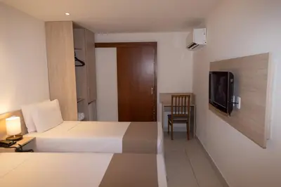 Uma televisão e/ou sistema de entretenimento em Aquidabã Praia Hotel