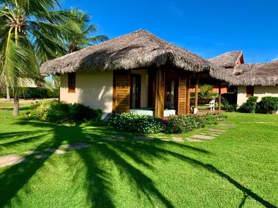 Um jardim no exterior de Vila Ybytu Eco Resort