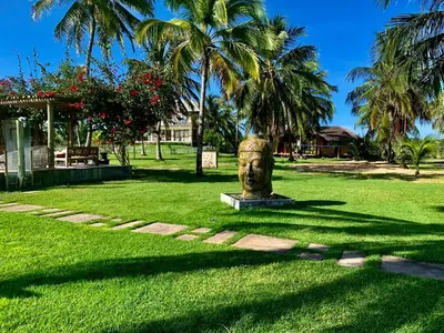 Um jardim no exterior de Vila Ybytu Eco Resort