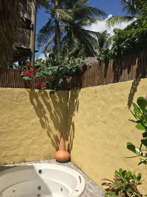 Um jardim no exterior de Pousada Casa das Rendas