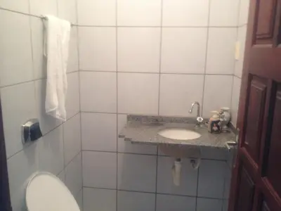 Uma casa de banho em Repouso do Mar Residence