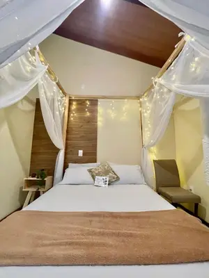 Uma cama ou camas num quarto em Quartos Dossel - Sítio Belo Monte