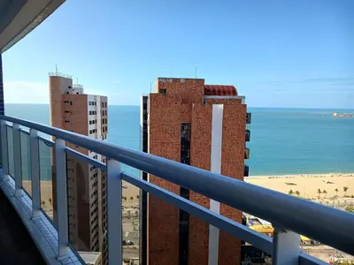 Uma vista do mar geral ou uma vista do mar a partir do apartamento