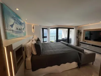 Uma cama ou camas num quarto em Particular Deluxe Iate Plaza