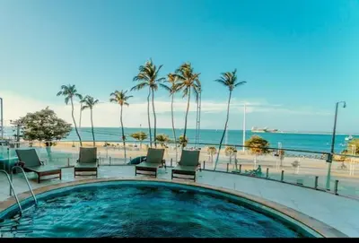 Uma vista do mar geral ou uma vista do mar a partir do apartamento