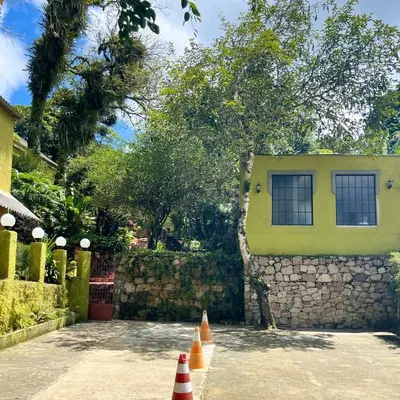 O edifício onde a estalagem está situado