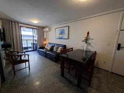 Uma área de estar em Flat Atlântico Meireles by Escala