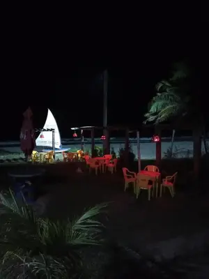 Um jardim no exterior de Pousada Recanto das Fontes