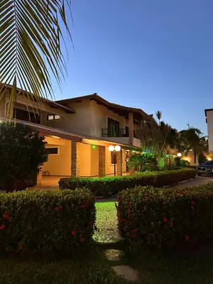 Um jardim no exterior de Hotel & Pousada Italia Beach - Porto Das Dunas