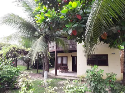 Um jardim no exterior de Casa na linda praia de Jericoacoara