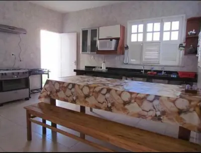 A cozinha ou kitchenette de Mansão Triplex 10 Suítes a 150 metros do Mar e Beach Park
