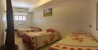 Uma cama ou camas num quarto em Mansão Triplex 10 Suítes a 150 metros do Mar e Beach Park