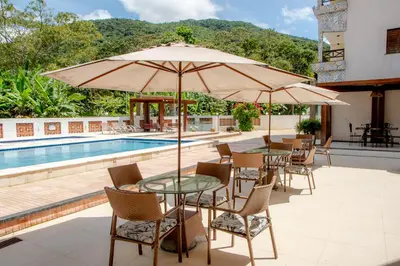 Uma vista geral da montanha ou uma vista da montanha a partir do hotel