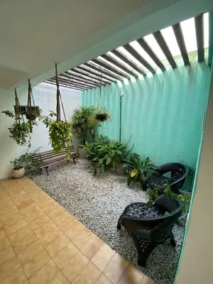 Um jardim no exterior de Sol'Lar Pousada & Hostel