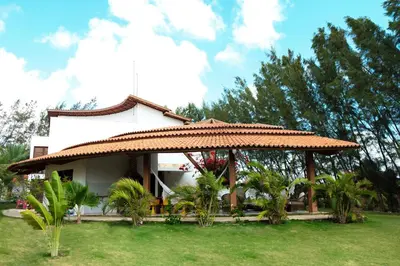 Um jardim no exterior de Refúgios Parajuru - Villa Cacau