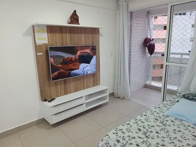 Uma televisão e/ou sistema de entretenimento em Apartamento 2 quartos Fortaleza Meireles-100m Beira-Mar
