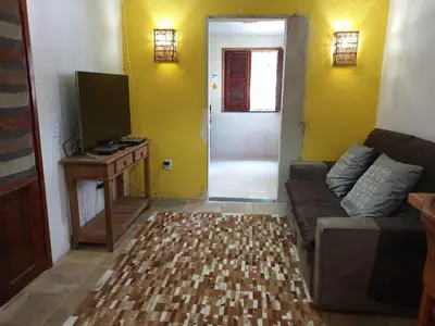 Uma televisão e/ou sistema de entretenimento em Pousada Yuste Beach Farm
