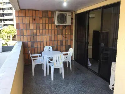 Uma televisão e/ou sistema de entretenimento em Atlantico Flat