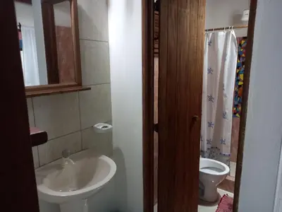 Uma casa de banho em Pousada do farol