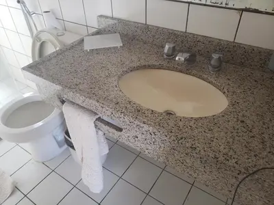 Uma casa de banho em PRAIA MANSA 1205