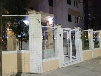 O edifício onde o apartamento está situado