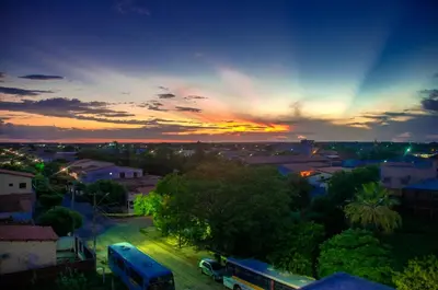 O nascer ou o pôr do sol visto a partir do hotel