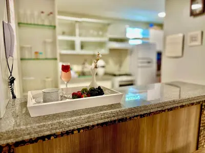 A cozinha ou kitchenette de GranSol, Terreo, Pé na areia, 03 qtos, 08 adultos e 02 crianças, a 600m do B PARK