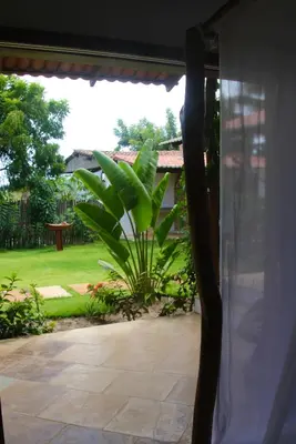 Um jardim no exterior de Villa Corsica