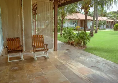 Um jardim no exterior de Vila Aytana