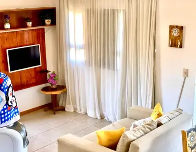 Uma televisão e/ou sistema de entretenimento em Cumbuco Dream Village Luxury Condo