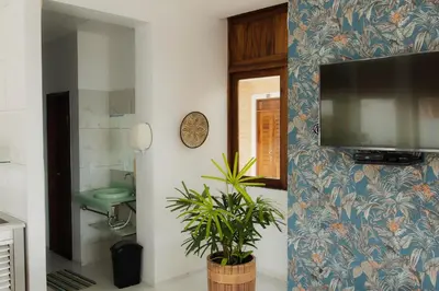 Uma televisão e/ou sistema de entretenimento em Pousada SandBeach