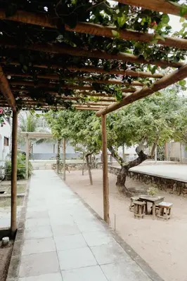 Um jardim no exterior de Pousada Villa Pontinha